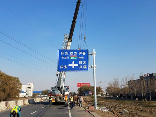 三门峡三门峡道路护栏网网片该如何进行正确的选购呢？